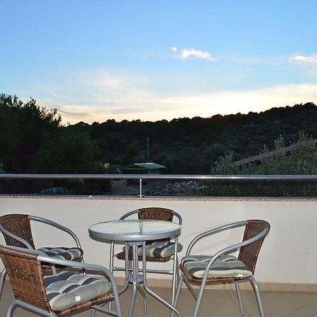 Apartments Vilim Tisno Exterior photo