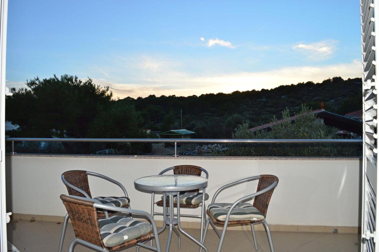 Apartments Vilim Tisno Exterior photo