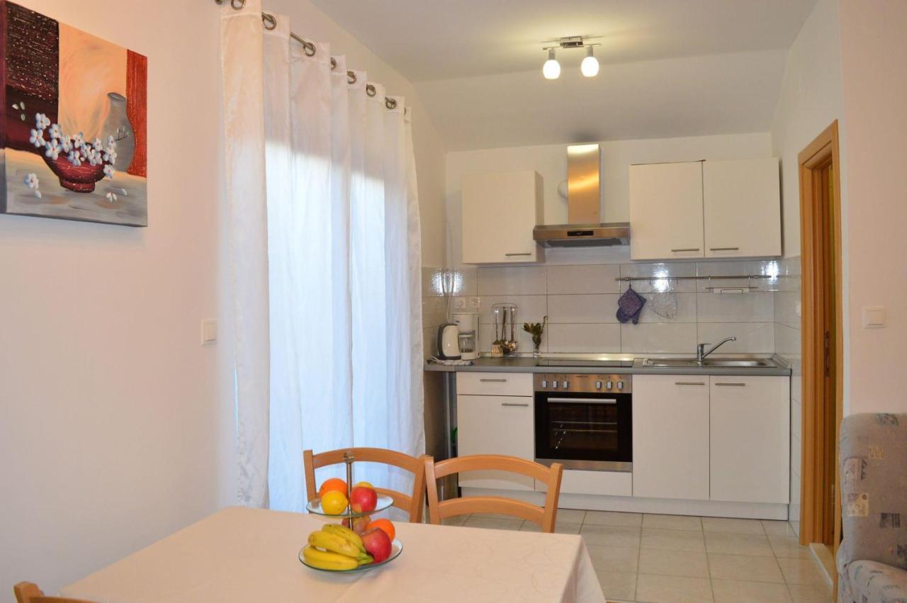Apartments Vilim Tisno Exterior photo