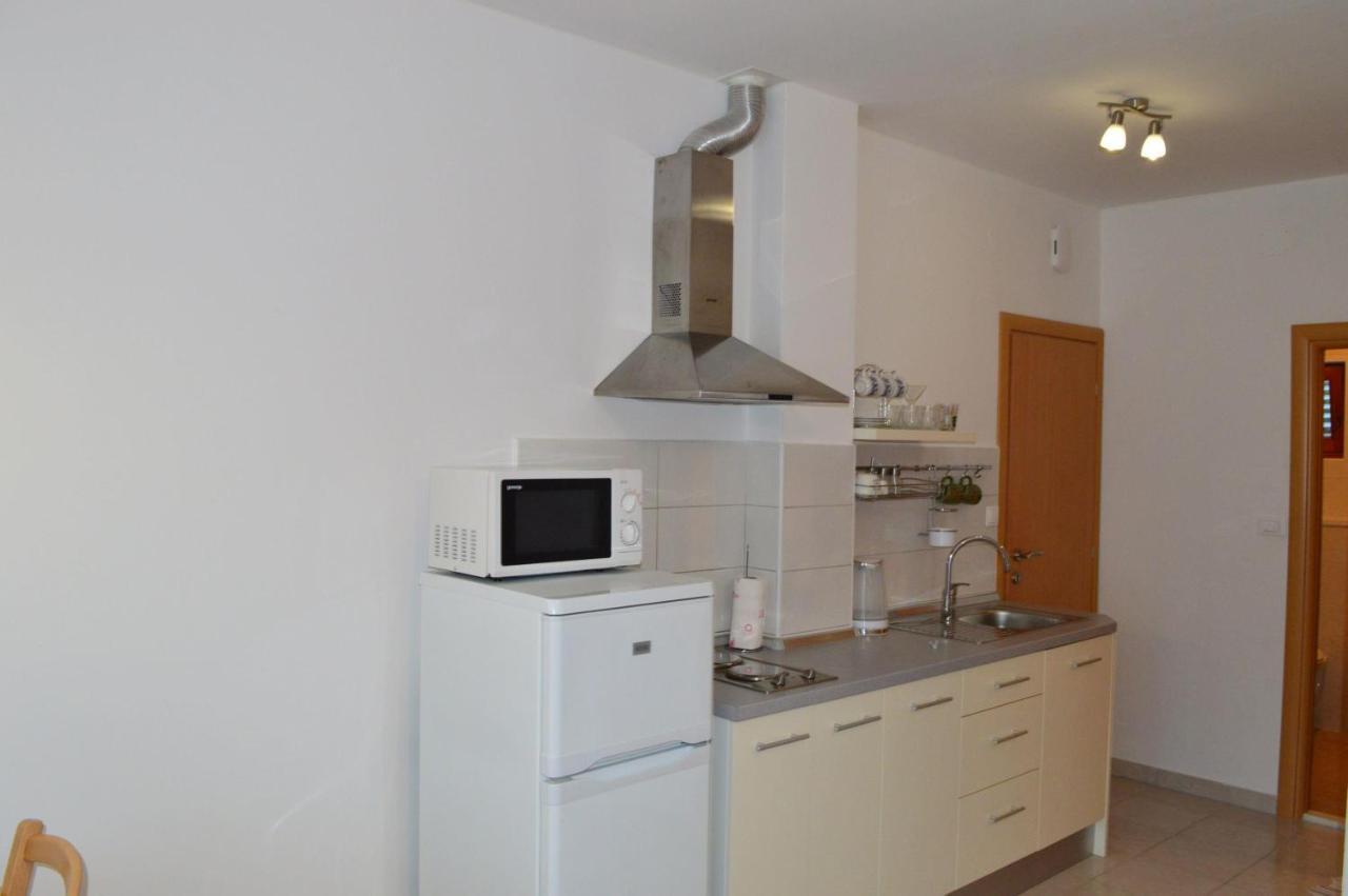 Apartments Vilim Tisno Exterior photo