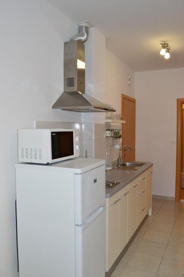 Apartments Vilim Tisno Exterior photo