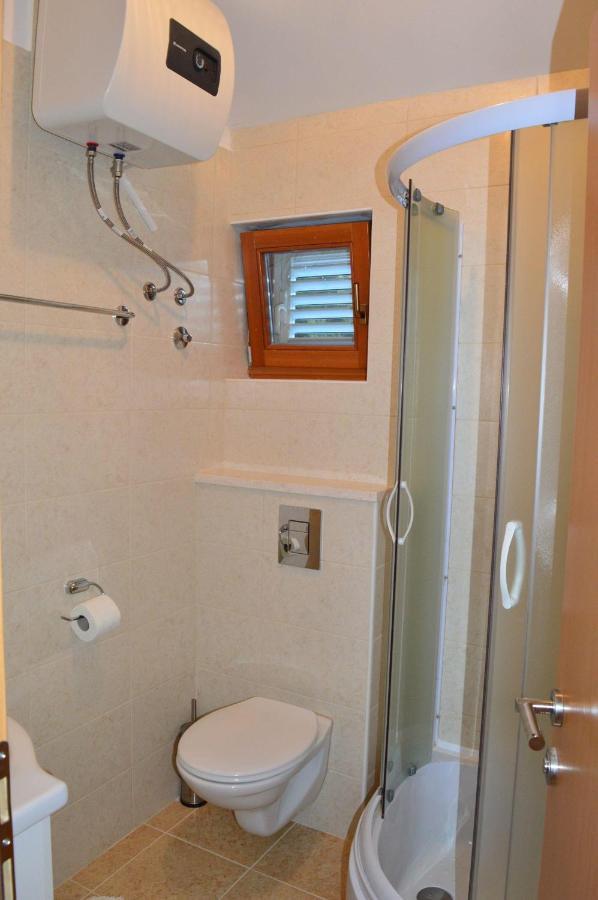 Apartments Vilim Tisno Exterior photo